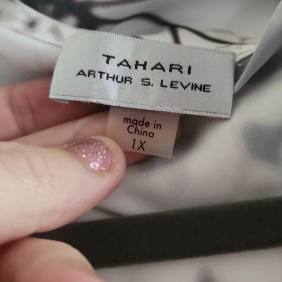 Tahari Arthur S Levine, sleeveless blouse, size 1x - Picture 2 of 5